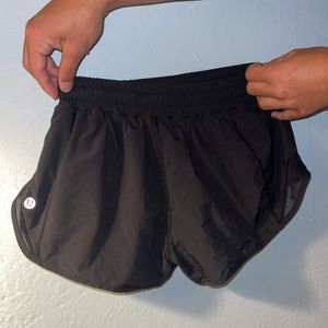 Lulu Lemon Black Hotty Hot Low-rise Lined short 2.5”